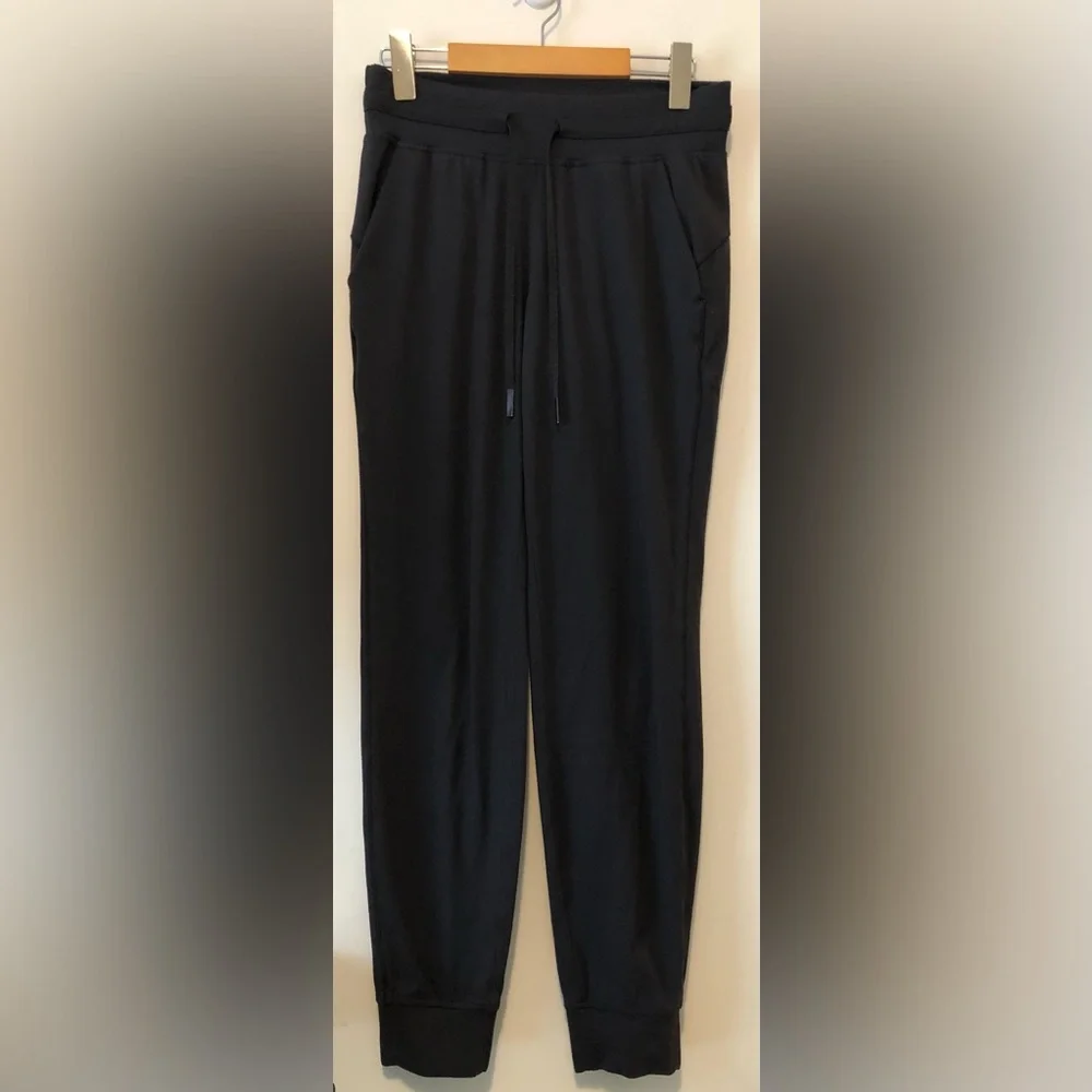 LULULEMON BLACK READY TO RULU JOGGER PANT SIZE 6 29” LENGTH RULU - Picture 5 of 12